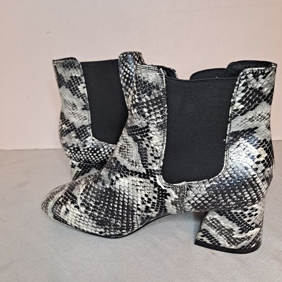 Boohoo Snake Print Chelsea Boots Women's 6 Black White Faux Leather Square Toe - Picture 5 of 10